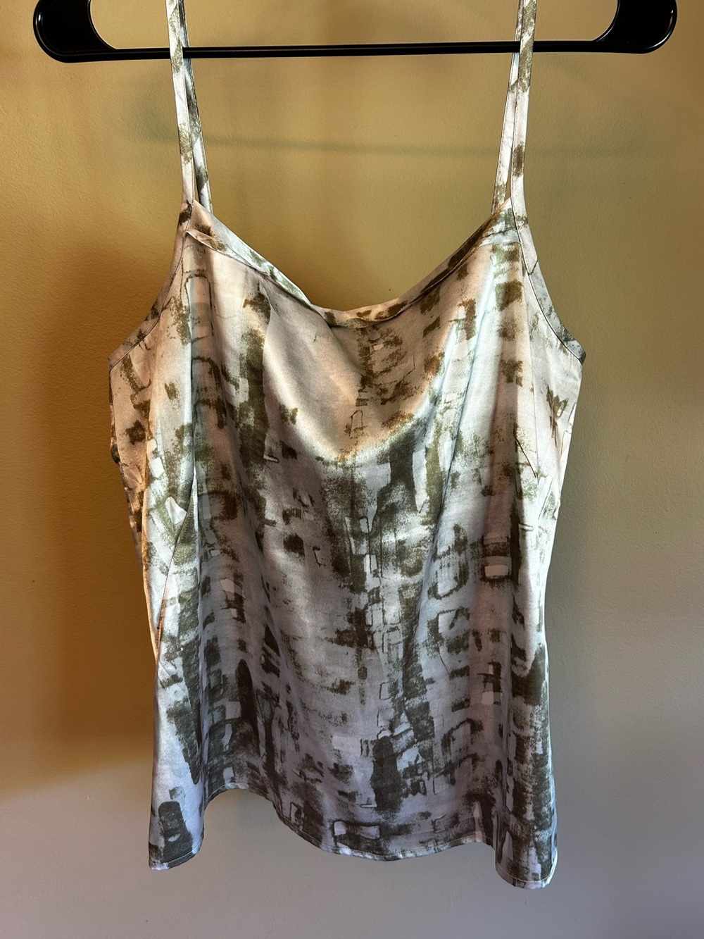New York and Company Woman’s Satin Tank Top in Olive Green and White Size Medium